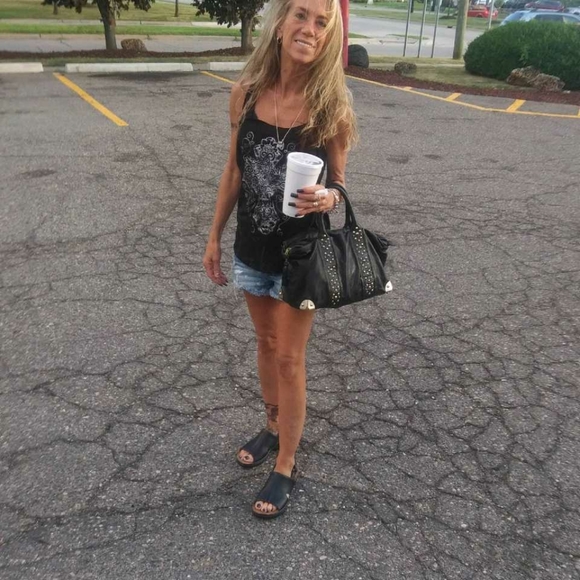 Meet your Posher, Kim - Picture 3 of 8